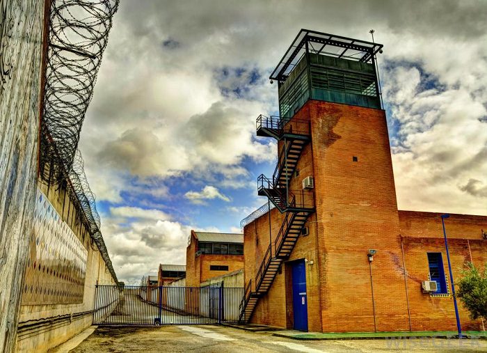 زنزانات الجحيم… أكثر 10 سجون مروعة في العالم