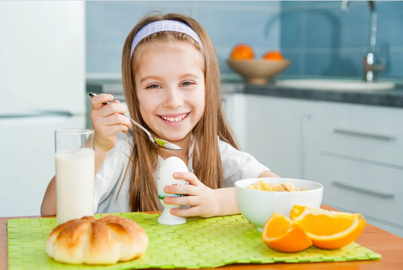 ذكاء الطفل و10 أطعمة يمكن أن تساعده على تطوير نشاط المخ