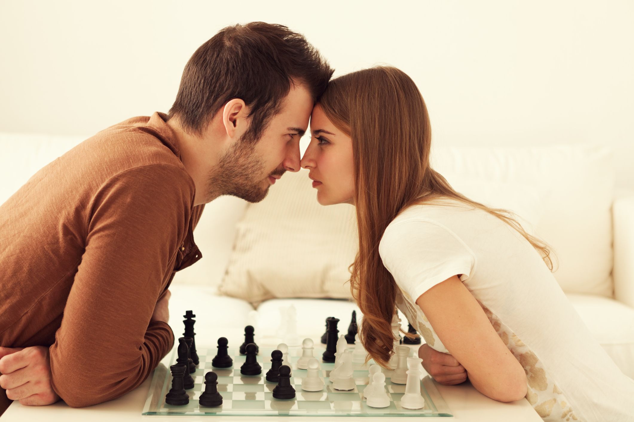 10 العاب زوجية تكسر روتين العلاقة الزوجية